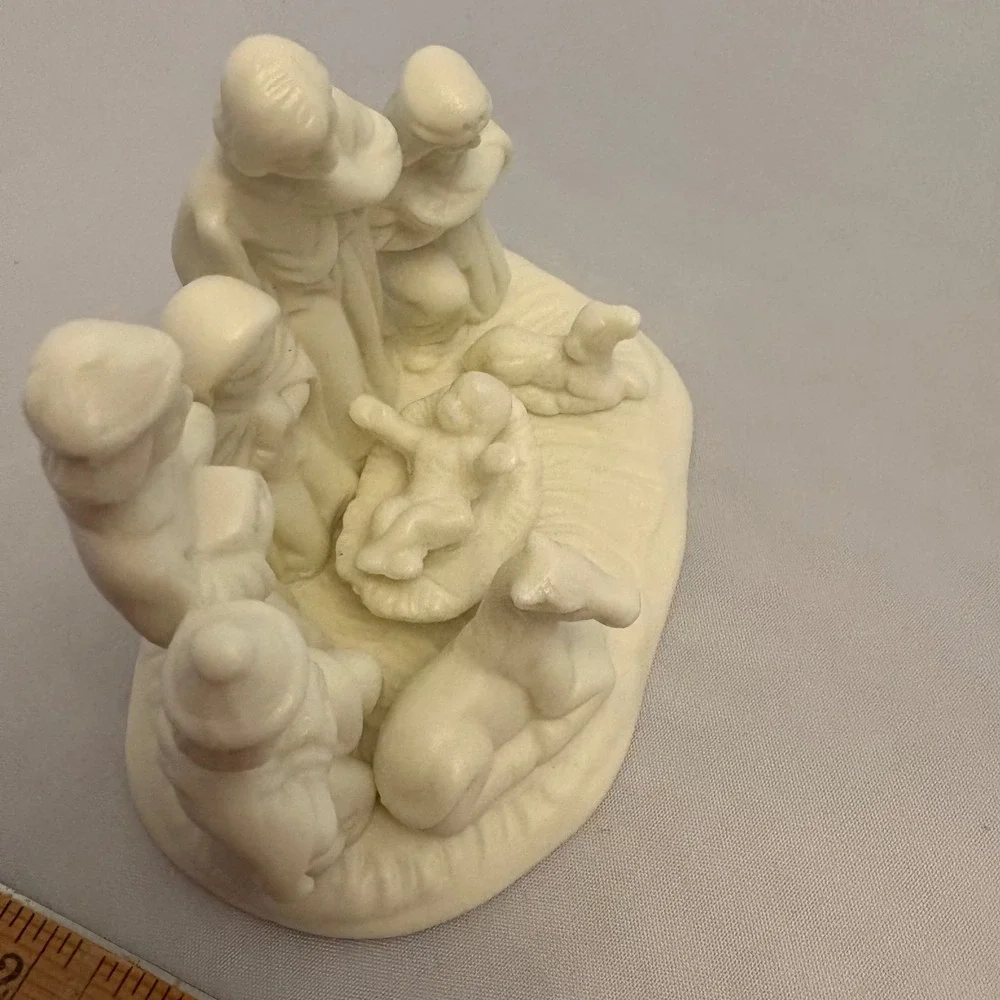 Vintage Nativity Scene Set Holy Family Manger Figurines Jesus Lamb Shepherd 2.5